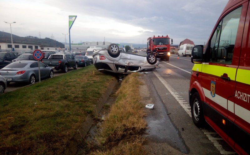 Accident spectaculos între Florești și Gilău. Mașină răturnată cu roțile în sus
