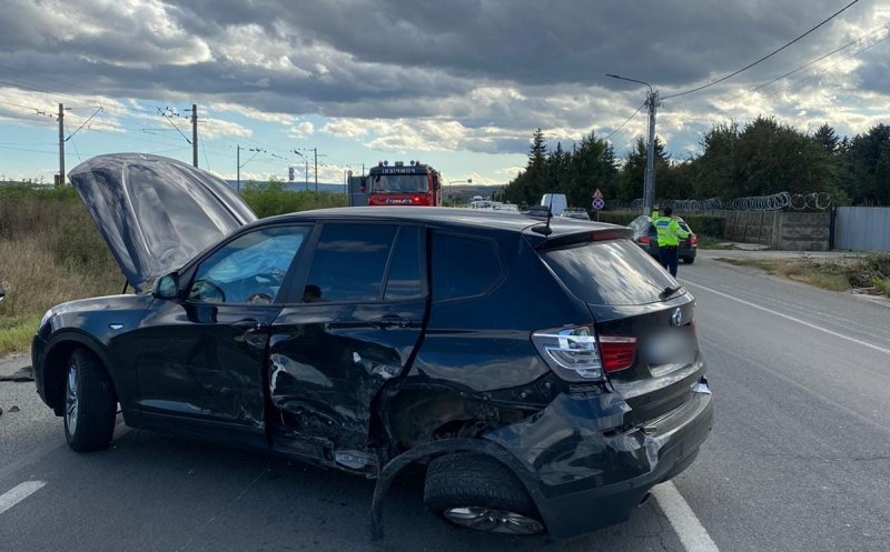 Accident cu trei mașini în Jucu. Zece persoane, printre care și trei copii, consultați de echipajele SMURD