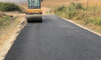 Lucrările de întreținere pe drumul spre Roșieni au intrat în faza de asfaltare