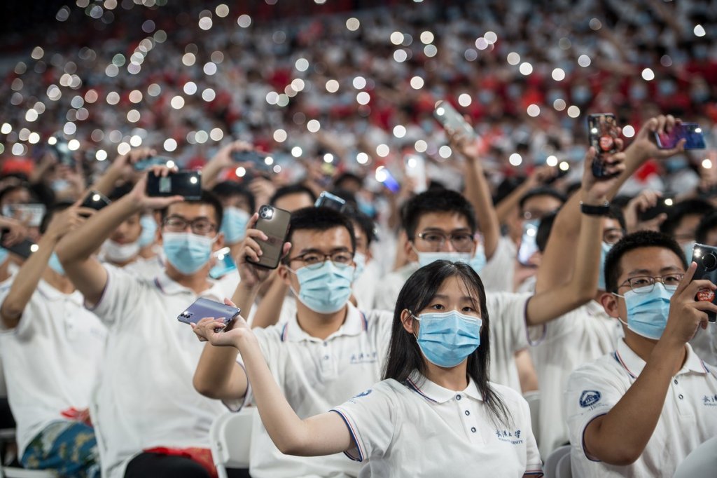 Un milion de decese din cauza Covid-19 în lume. Ce au făcut locuitorii din Wuhan pentru a ţine virusul sub control?