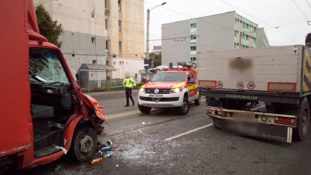 Accident pe Bulevardul Muncii, un tânăr încarcerat