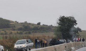 Trafic blocat pe Cluj-Turda. O mașină s-a dat peste cap