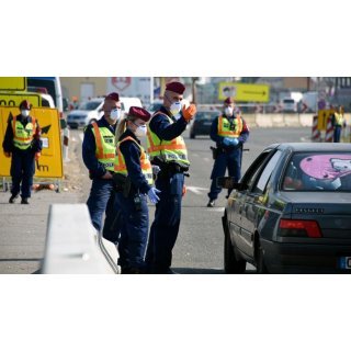 Ungaria rămâne cu granițele închise încă o lună