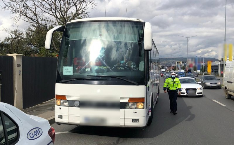 21 de clujeni, amendați pentru că nu purtau mască în autobuz. "Nu vom tolera nicio abatere de la lege!"