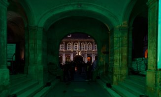 Proiecție de lumini pe Palatul Banffy, la Festivalul Clujotronic