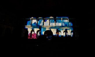 Proiecție de lumini pe Palatul Banffy, la Festivalul Clujotronic