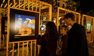 Proiecție de lumini pe Palatul Banffy, la Festivalul Clujotronic