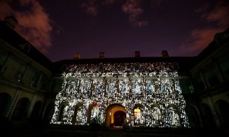 Proiecție de lumini pe Palatul Banffy, la Festivalul Clujotronic