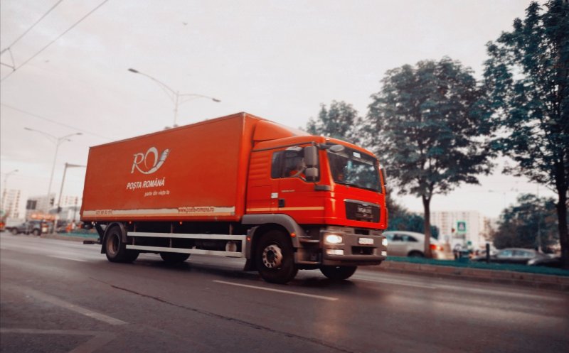 Poșta Română elimină treptat “bilețelul din cutie”. SMS când primim colet din afara UE