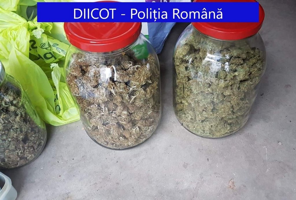 Traficant de droguri din Cluj, prins în timp ce-și ridica banii trimiși prin curier