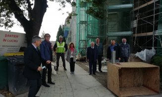 Constructorii de la Kesz au remontat globul Bisericii Reformate din Dej