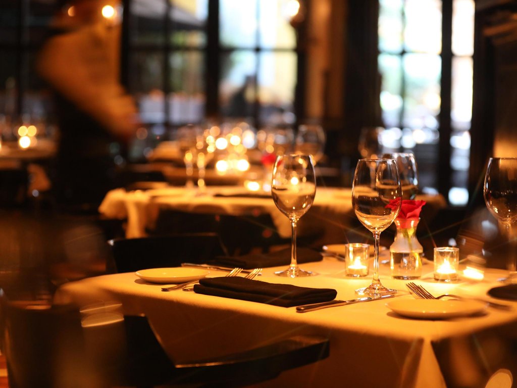 Nunți, botezuri și alte petreceri, interzise/ În ce condiții se redeschid restaurantele, cafenelele și cinematografele