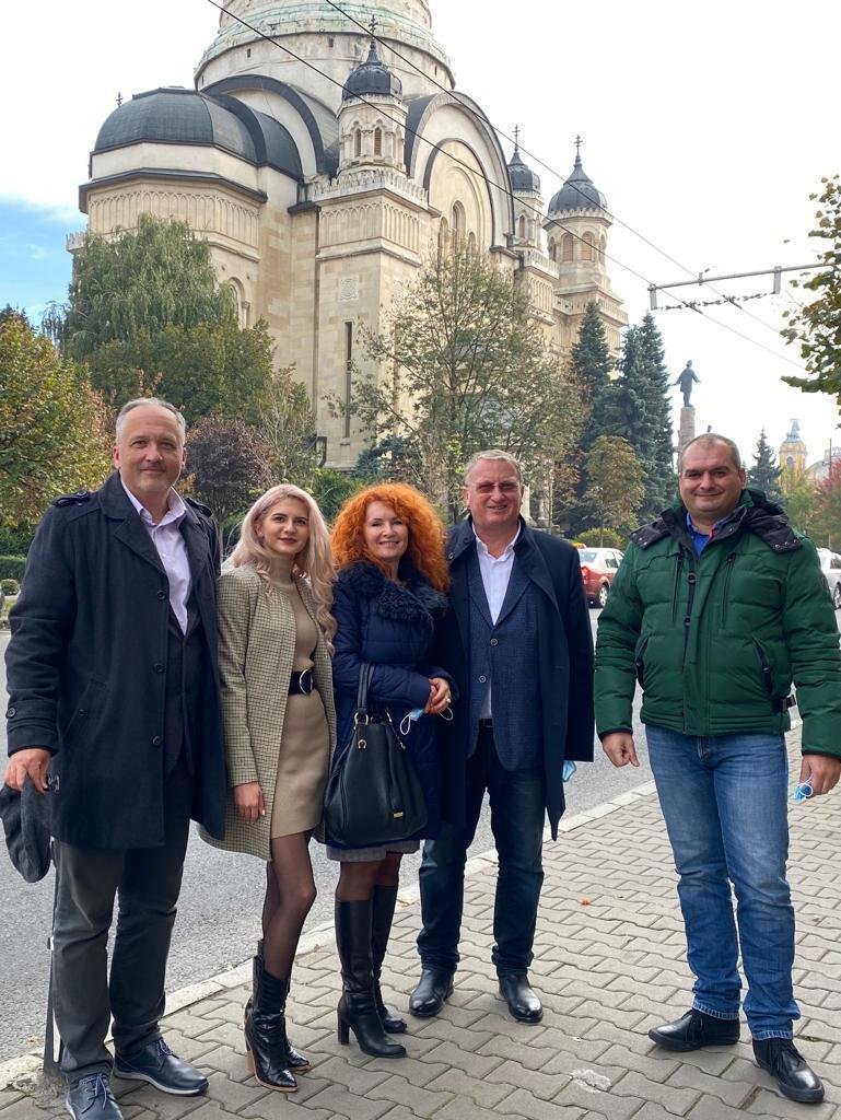 Un manager de multinaţională şi un profesor de matematică deschid listele PRO România Cluj pentru Camera Deputaţilor şi Senat
