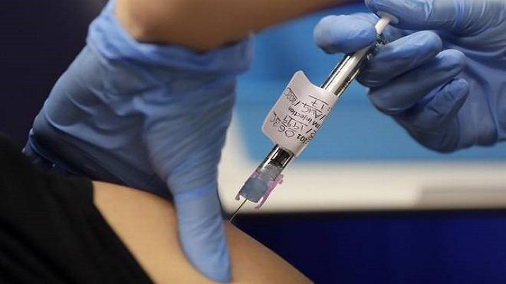 A murit un voluntar al studiului clinic pentru vaccinul anti-COVID AstraZeneca