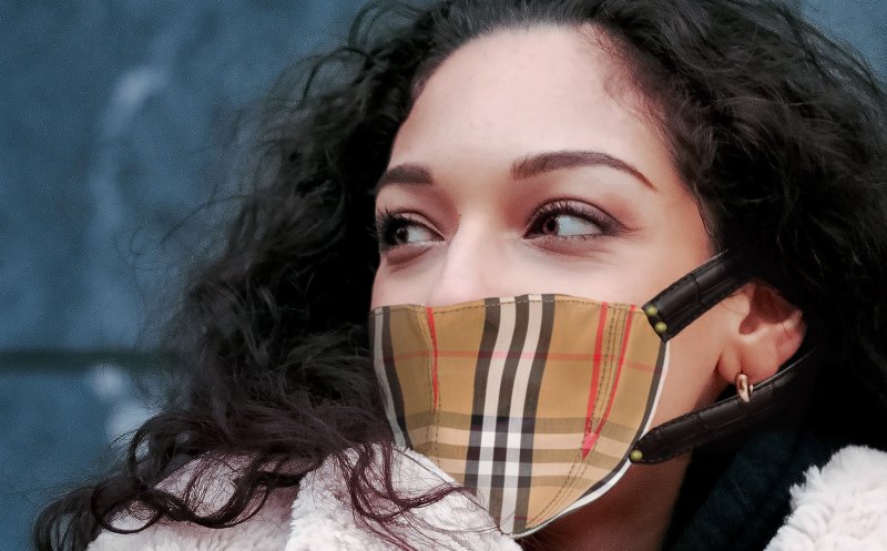 Avertisment: Măştile fashion nu protejează împotriva COVID-19