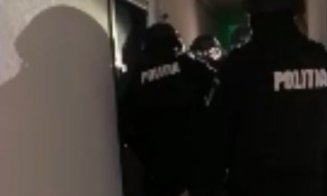 Percheziții în patru locuințe din Cluj. Vizați, doi bărbați care au tăbărât peste un bătrân de 82 de ani