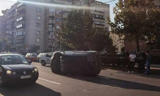 Accident cu trei mașini pe Dorobanților. Una s-a dat peste cap