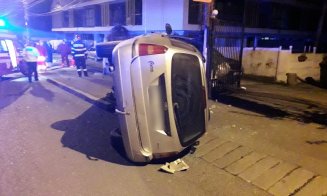 Mașină răsturnată pe strada Maramureșului. Șoferul și-a abandonat autoturismul