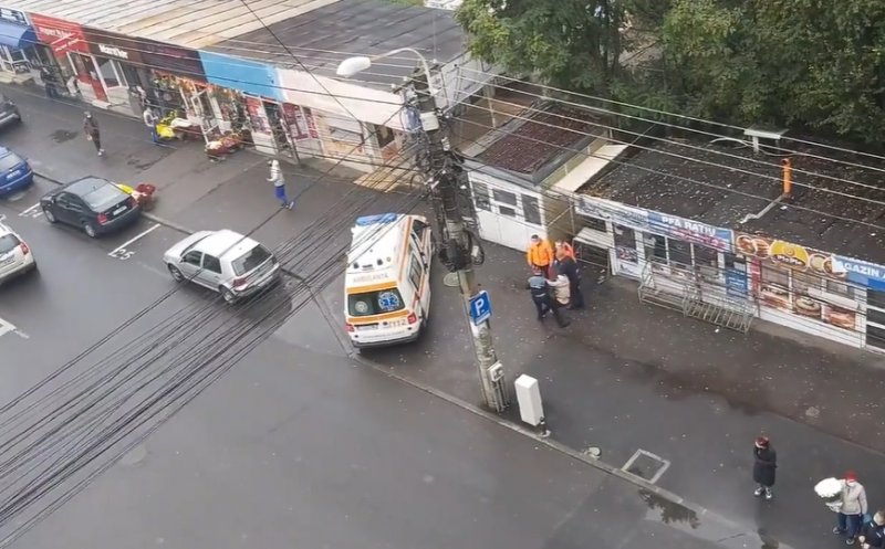 O femeie a fost băgată cu forța în ambulanță de către polițiști la Cluj. Explicația autorităților