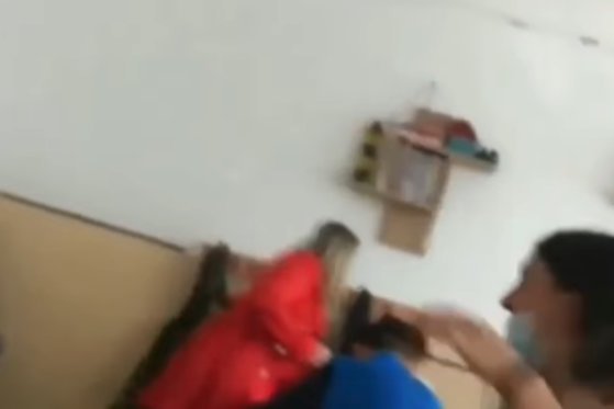 Anchetă la o şcoală, după ce o profesoară a lovit mai mulţi elevi. Reacţia Monicăi Anisie: „Toleranţă zero la violenţa în şcoli”