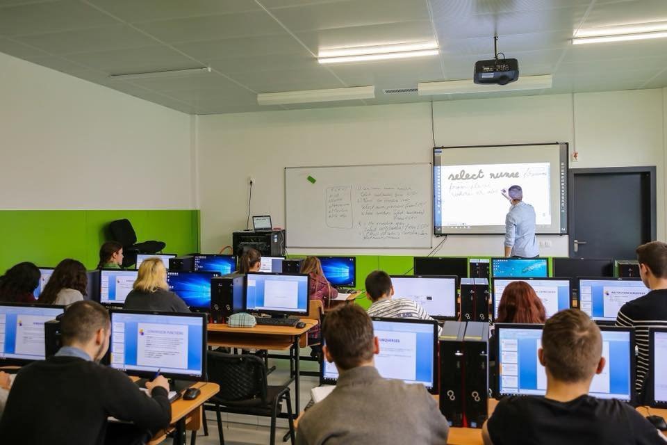 Mai multe burse pentru elevi decât anul trecut la Cluj-Napoca