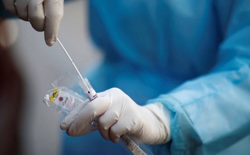COVID-19 și-a modificat evoluția și se vindecă mai greu, avertizează medicii