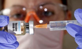 Vaccinul anti-COVID trebuie administrat în cel mult 17 zile. Va reuşi această performanţă guvernul care are restanţe la distribuirea măştilor din martie?