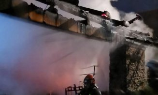 Incendiu într-o comună de lângă Cluj. Două clădiri s-au făcut scrum