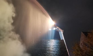 Incendiu într-o comună de lângă Cluj. Două clădiri s-au făcut scrum