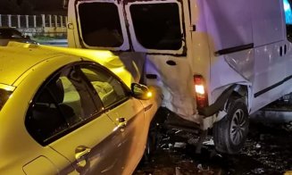 Accident în Dej. O femeie a fost transportată la spital după ce două mașini s-au ciocnit