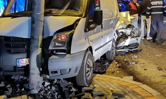 Accident în Dej. O femeie a fost transportată la spital după ce două mașini s-au ciocnit