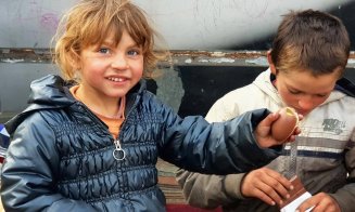 O familie nevoiașă din Cluj a primit o casă nouă. 6 copii au un acoperiș deasupra capului