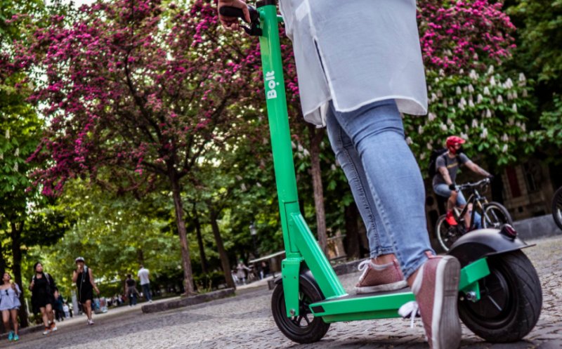 Regulamentul de utilizare a trotinetelor, APROBAT! Utilizatorii nu sunt amendaţi, 150 lei să le ridici de la RADP pe cele parcate ilegal