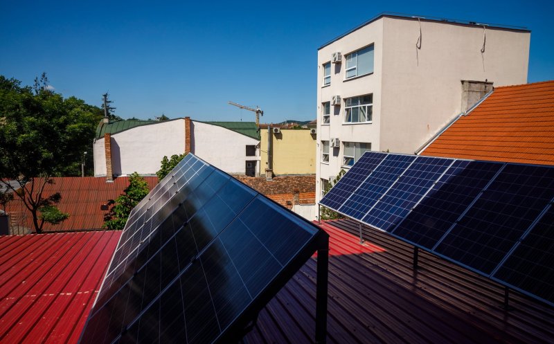 640 panouri fotovoltaice pentru șapte clădiri publice