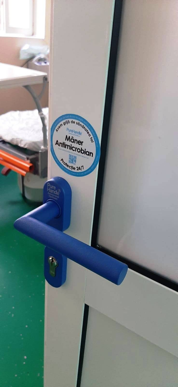 Mediul privat luptă alături de medicii clujeni împotriva Covid-19. Termo Express a donat spitalelor din prima linie mânere antimicrobiene