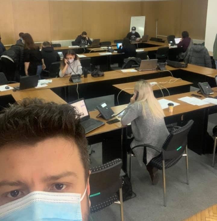 Beard Brothers, voluntari la DSP Cluj: 100 de tineri vor opera 10 linii telefonice. Poţi fi şi tu voluntar