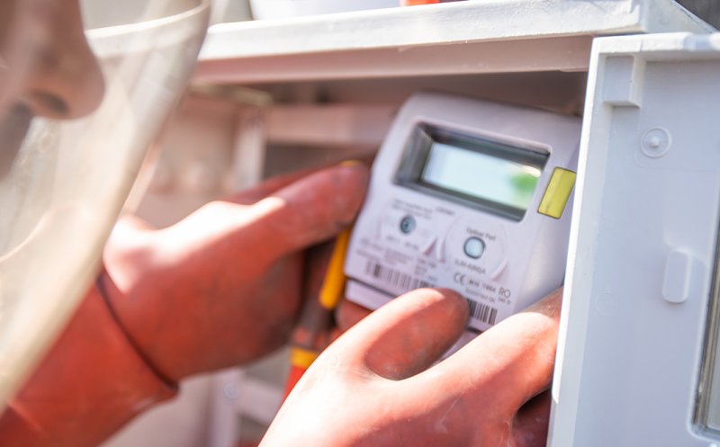 Se înlocuiesc contoarele de electricitate în Dej
