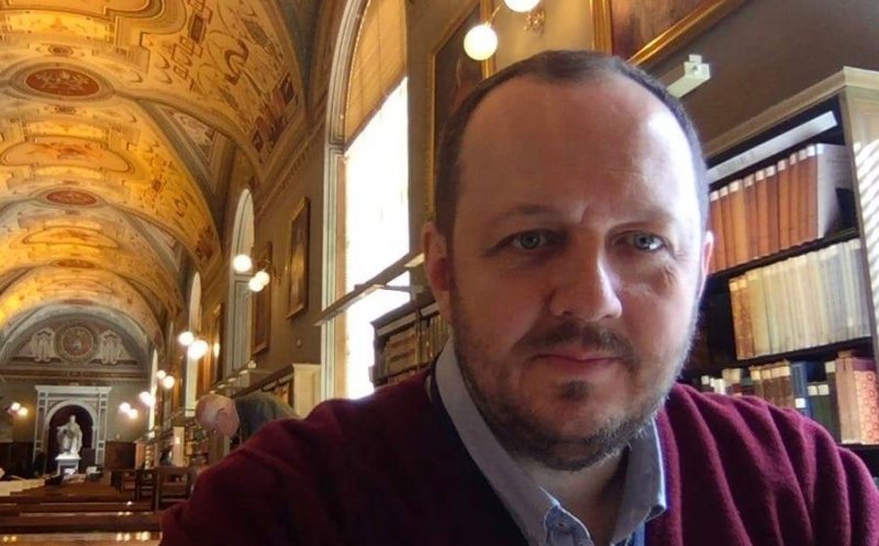 Adrian Papahagi îi îndeamnă pe români să nu voteze cu USR: ''Nu au ratat nicio ocazie acești politicieni să arate cât urăsc creștinismul''