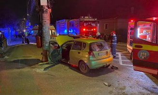 Accident cu două mașini în Baciu. Una s-a răsturnat/Printre răniți, un adolescent
