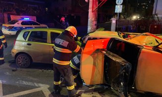 Accident cu două mașini în Baciu. Una s-a răsturnat/Printre răniți, un adolescent