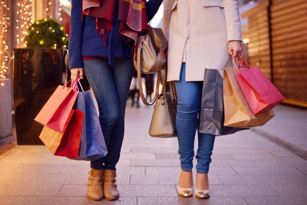 Centru comercial între  Zorilor şi Mănăştur