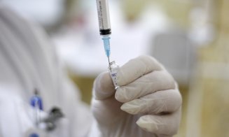 Ce efecte adverse ar putea avea vaccinul anti-COVID? Explicațiile lui Rafila