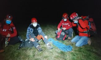 Turist blocat în creasta Cheilor Turenilor, noaptea, salvat de salavamontiştii clujeni