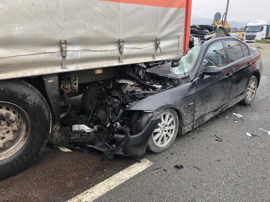 Accident grav pe un drum din Cluj. Un tânăr a rămas încarcerat/ UPDATE: Bărbatul a decedat