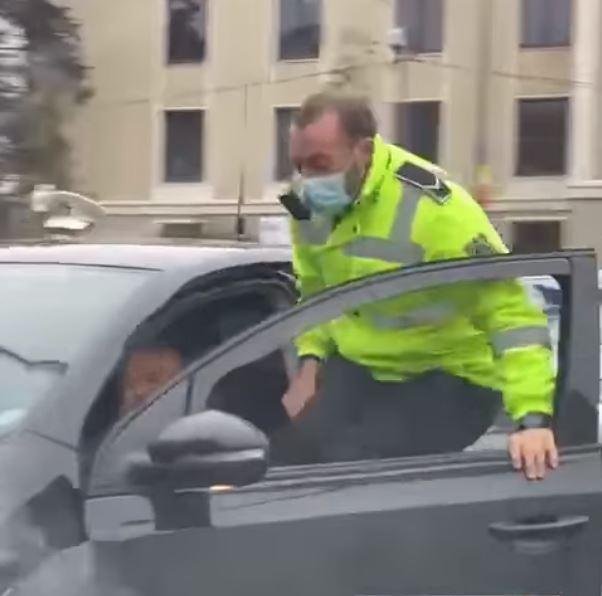 Ce a pățit șoferul din Cluj care a plecat cu polițistul agățat de portieră