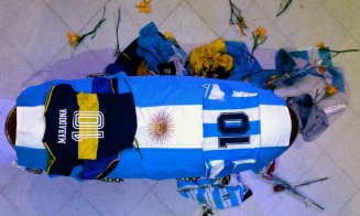 Maradona a fost înmormântat joi seara, în cadrul unei ceremonii private, într-un cimitir din Buenos Aires