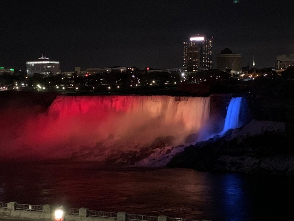 Cascada Niagara va fi iluminată în culorile drapelului în onoarea Zilei Naţionale a României