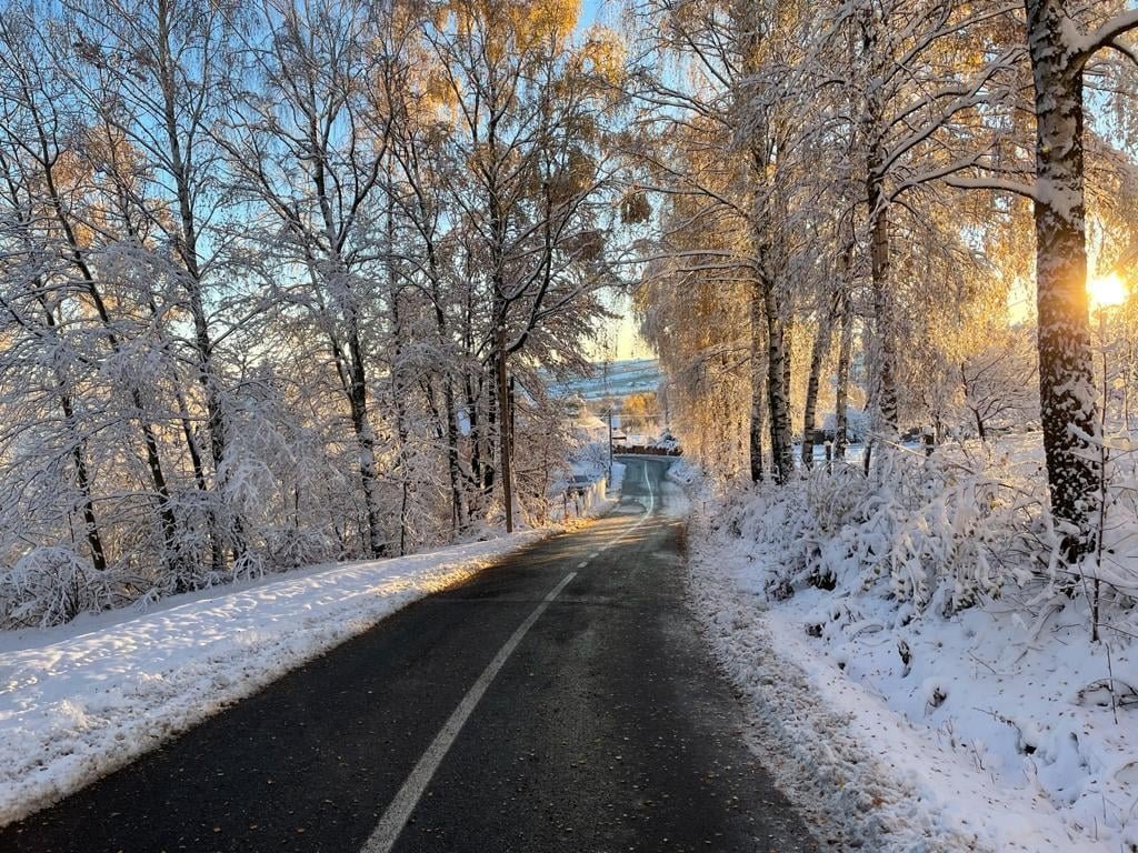 Minivacanța de 1 Decembrie | Peste 200 tone de material antiderapant folosite în județ. Nu sunt drumuri blocate