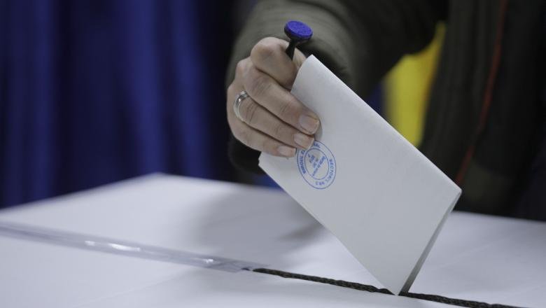 Cu câteva zile înainte de alegeri, preşedintele Autorităţii Electorale Permanente a fost confirmat pozitiv cu virusul SARS-CoV-2