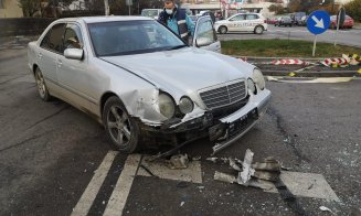 Accident în sensul giratoriu de pe Fabricii. O persoană a ajuns la spital